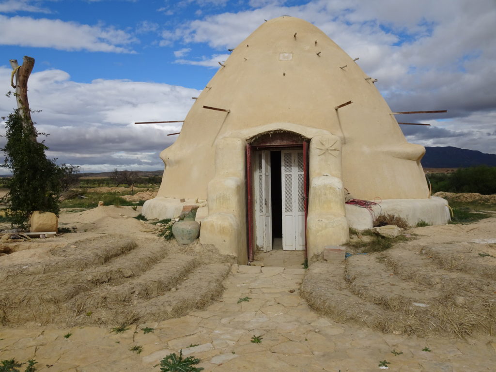 Centre de permaculture l'ombre du palmier dôme superadobe