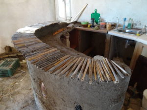 Comptoir en torchis écoconstruction Visiter un écolieu en Tunisie