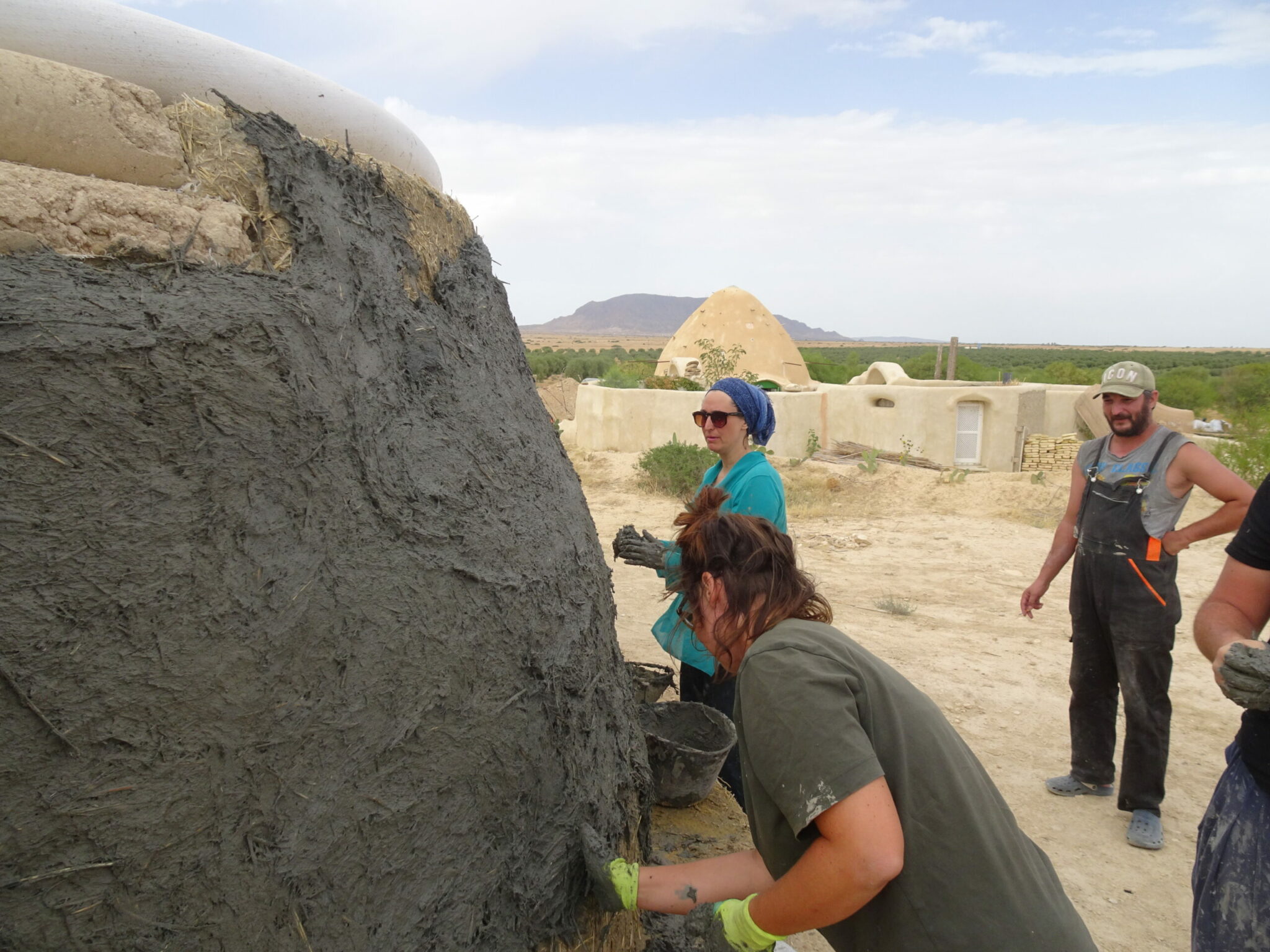 Enduits naturels Terre paille écoconstruction visiter un écolieu en Tunisie